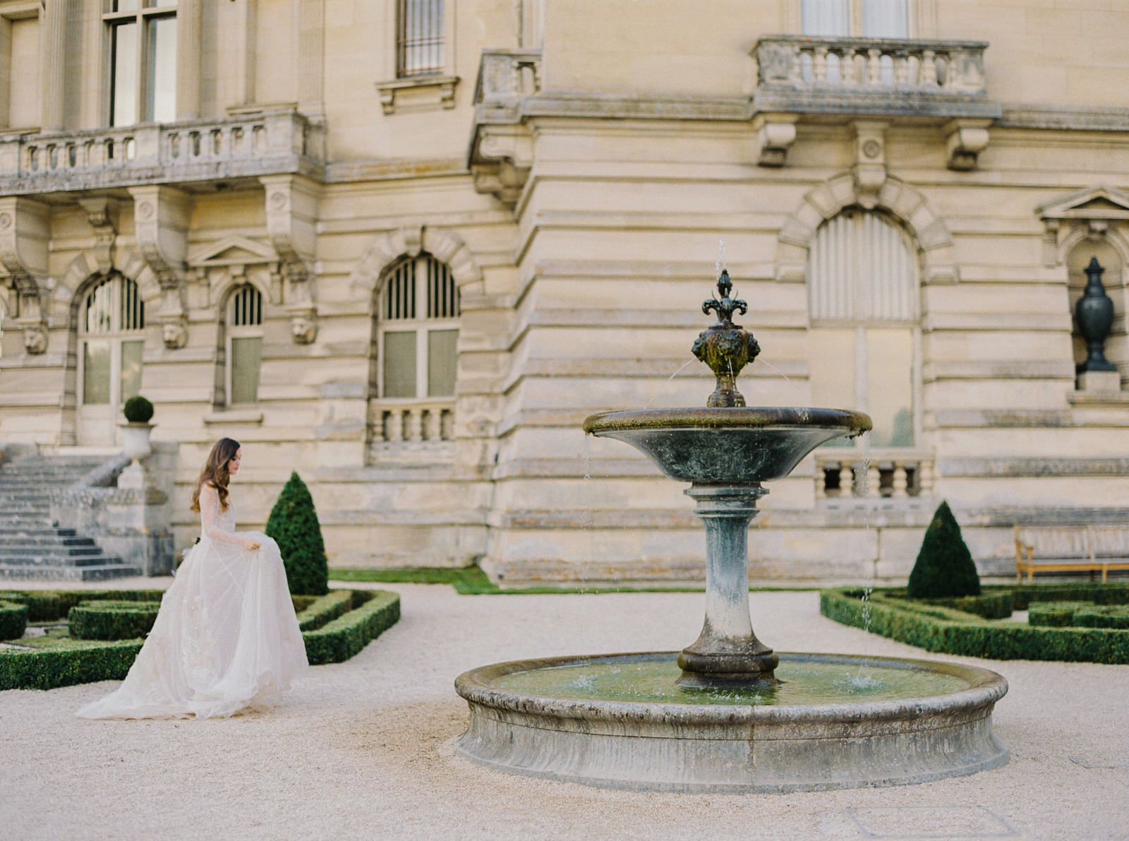 https://www.madamewedding.design/wp-content/uploads/2020/02/Chantilly-domain_-Romantic-Wedding-_in-_a-french-castle_239.jpg