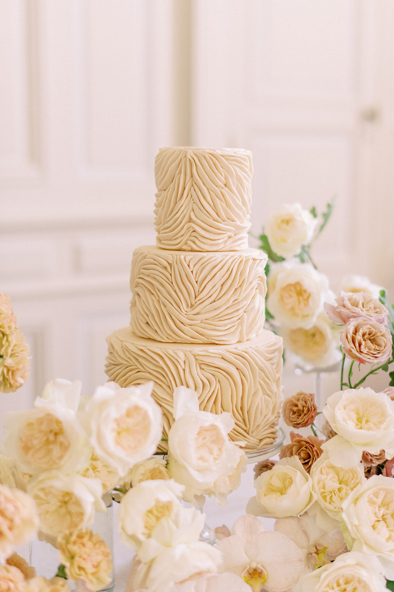 destination Wedding france cake